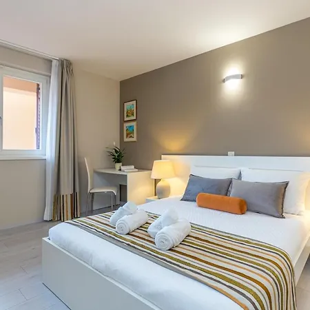 Complex Irena With Pool