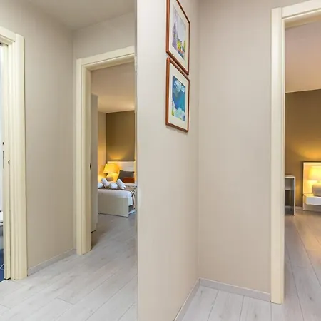 Complex Irena With Pool 포레치