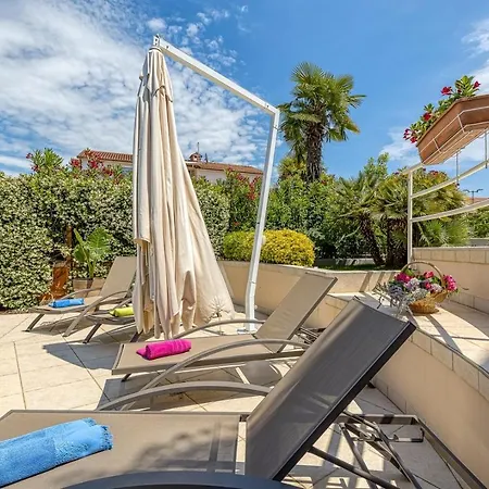 Complex Irena With Pool Poreč