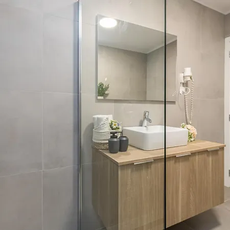 Complex Irena With Pool בית הארחה 4*