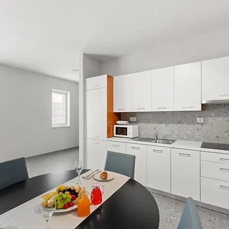 Complex Irena With Pool Poreč