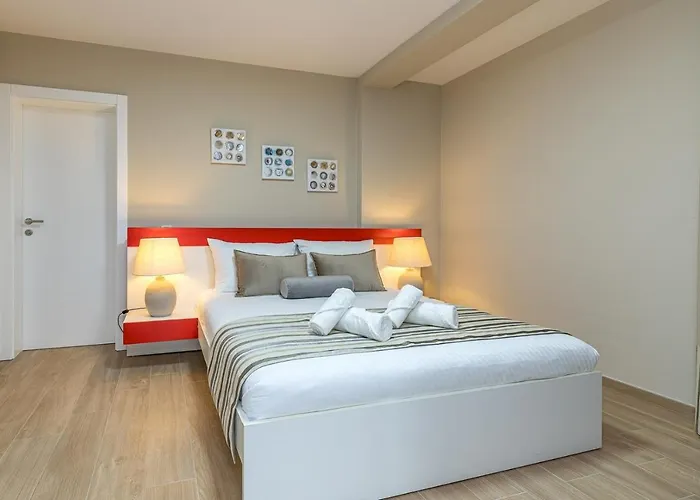 Complex Irena With Pool 招待所 波雷奇