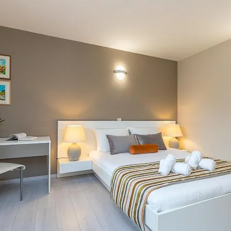 Complex Irena With Pool Gostinjska kuća Porec