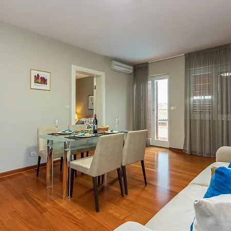 Complex Irena With Pool