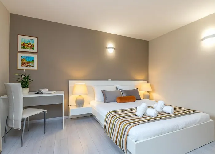 Complex Irena With Pool Pensionat Poreč