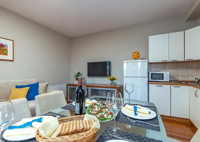 Complex Irena With Pool Pensionat Poreč