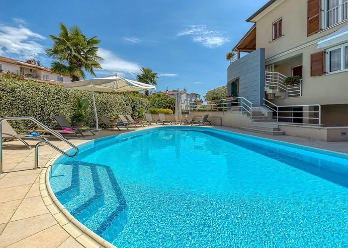 Complex Irena With Pool Affittacamere 4*