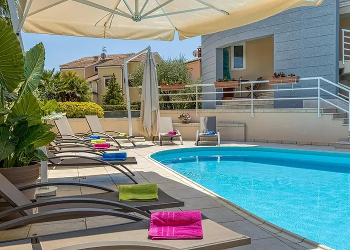 Complex Irena With Pool Affittacamere