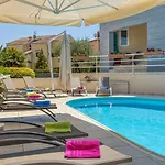 Complex Irena With Pool Pensjonat