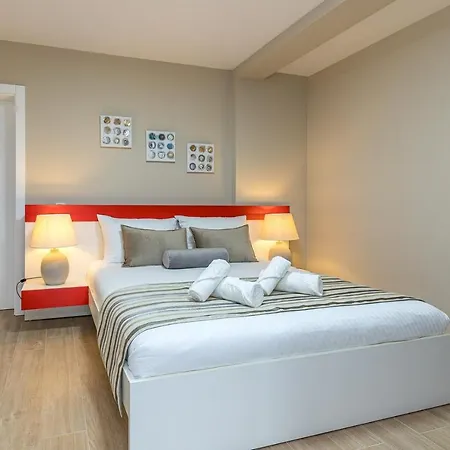 Complex Irena With Pool بيت ضيافة بوريتش